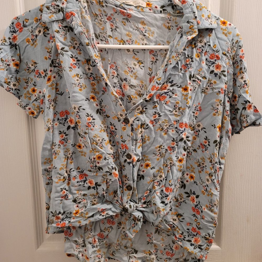 Flowy Floral Top - Picture 2 of 2
